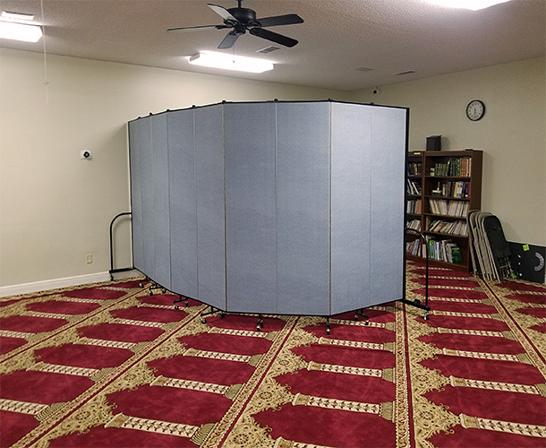 Separate education space in Islamic worship room
